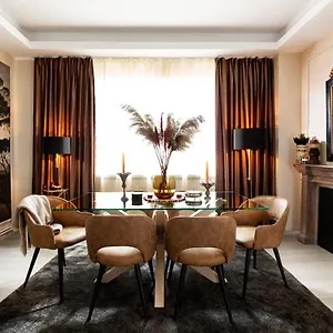 https://the-aristocrat.bucharesthotelsnow.com